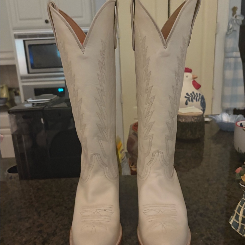 Offwhite Heeled Boots with Elegant Design